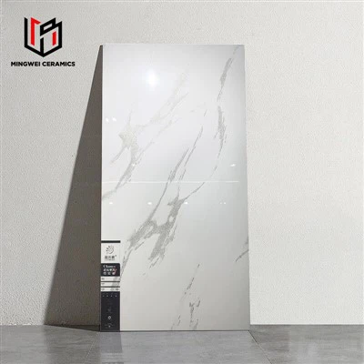 Γυαλιστερό εναντίον ματ πλακιδίων που είναι καλύτερο